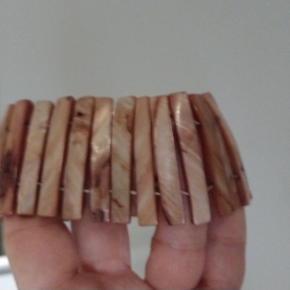 Shell Bracelet - Picture 3 of 4